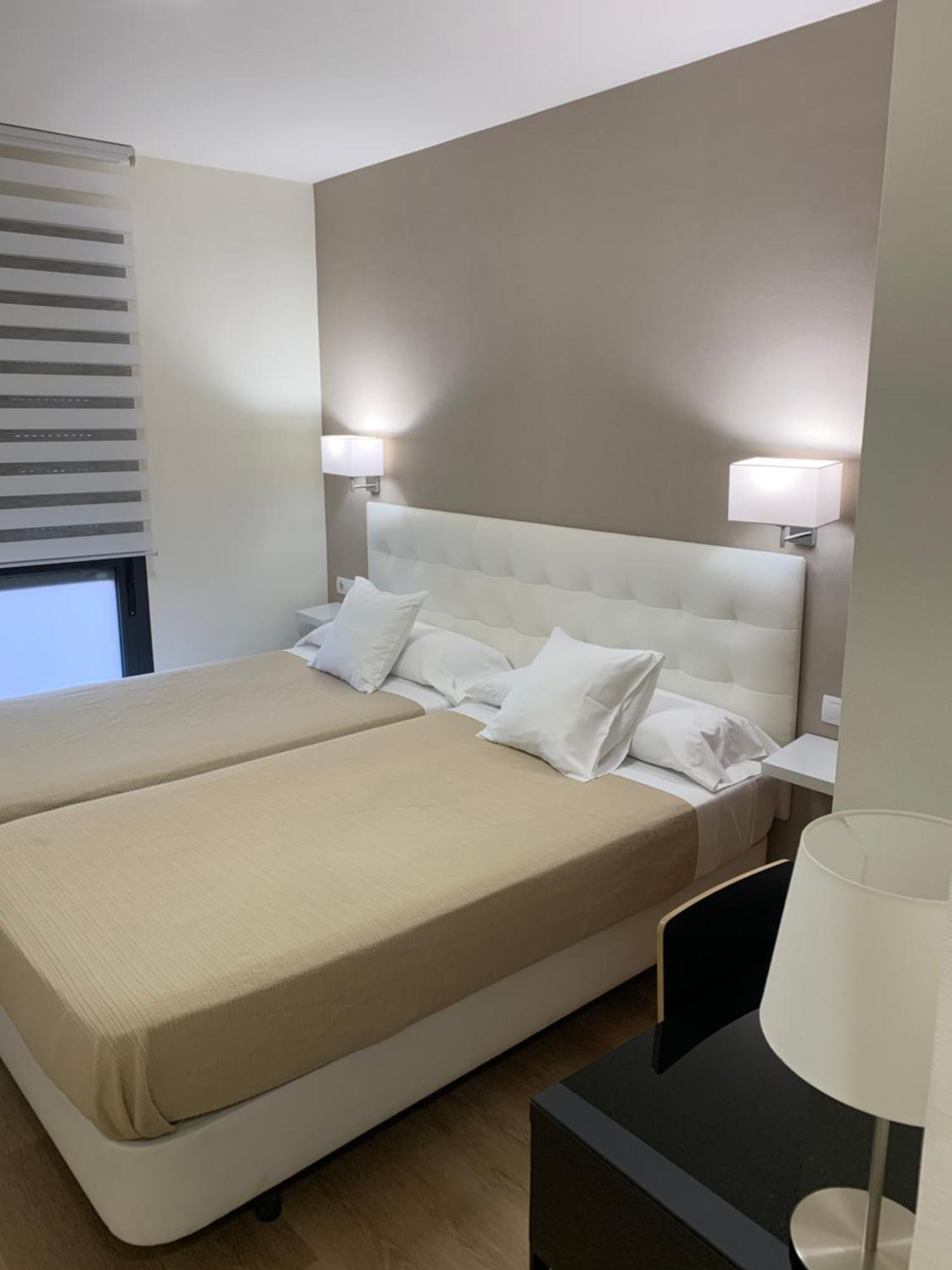 Hostal El Rocio Paracuellos de Jarama Luaran gambar