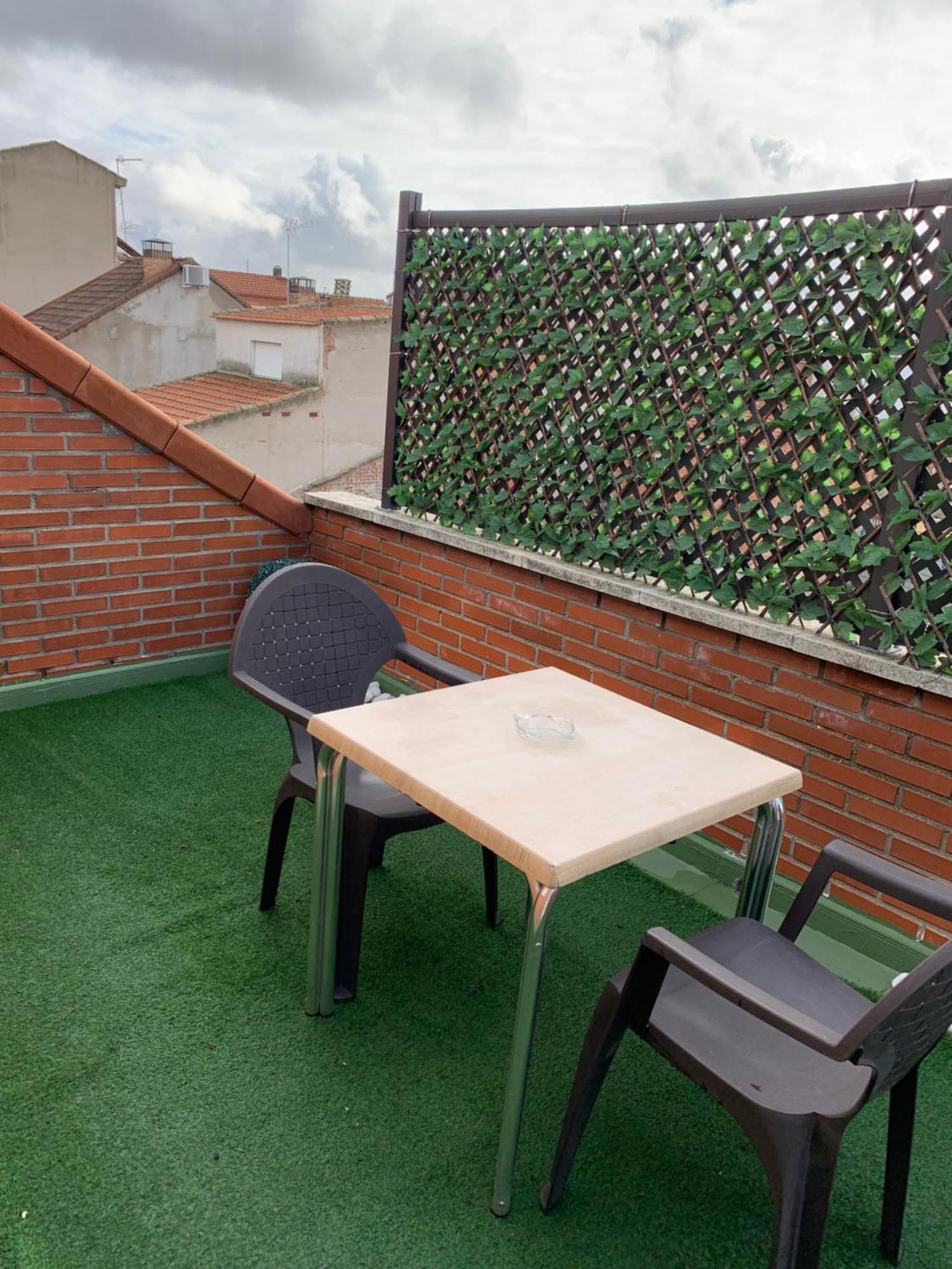Hostal El Rocio Paracuellos de Jarama Luaran gambar