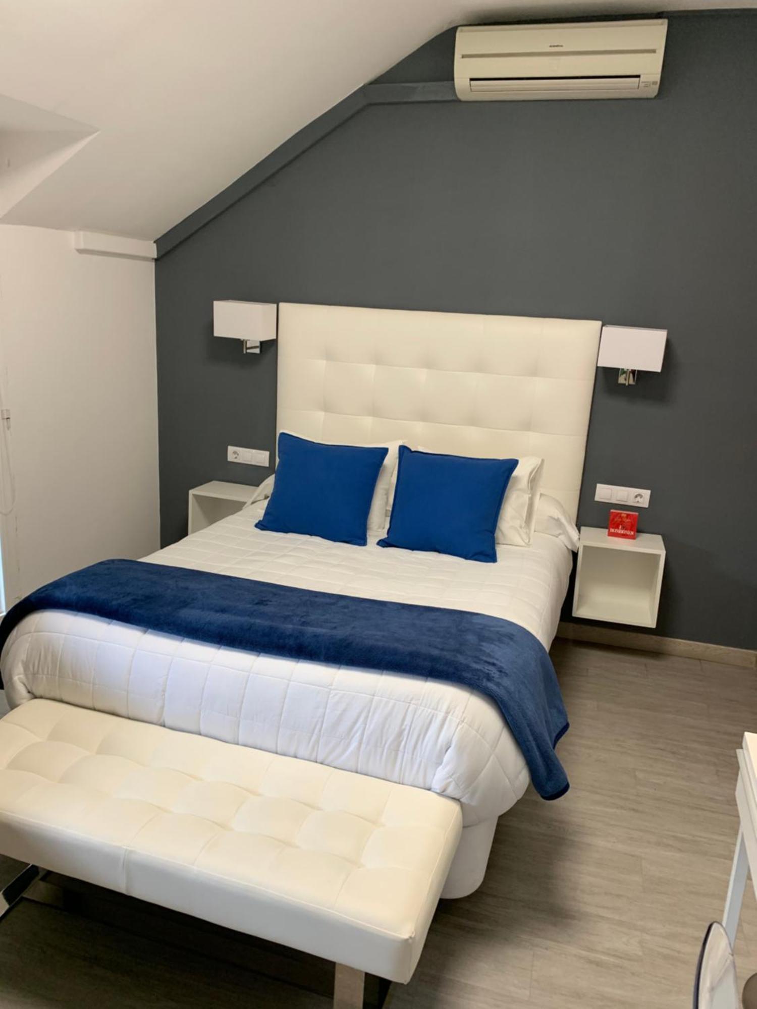 Hostal El Rocio Paracuellos de Jarama Luaran gambar