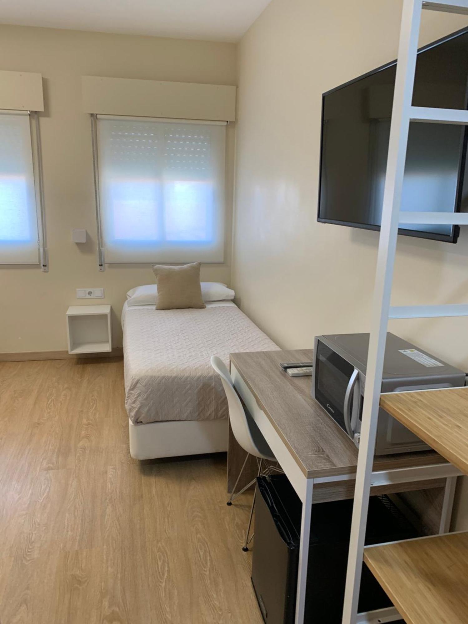 Hostal El Rocio Paracuellos de Jarama Luaran gambar
