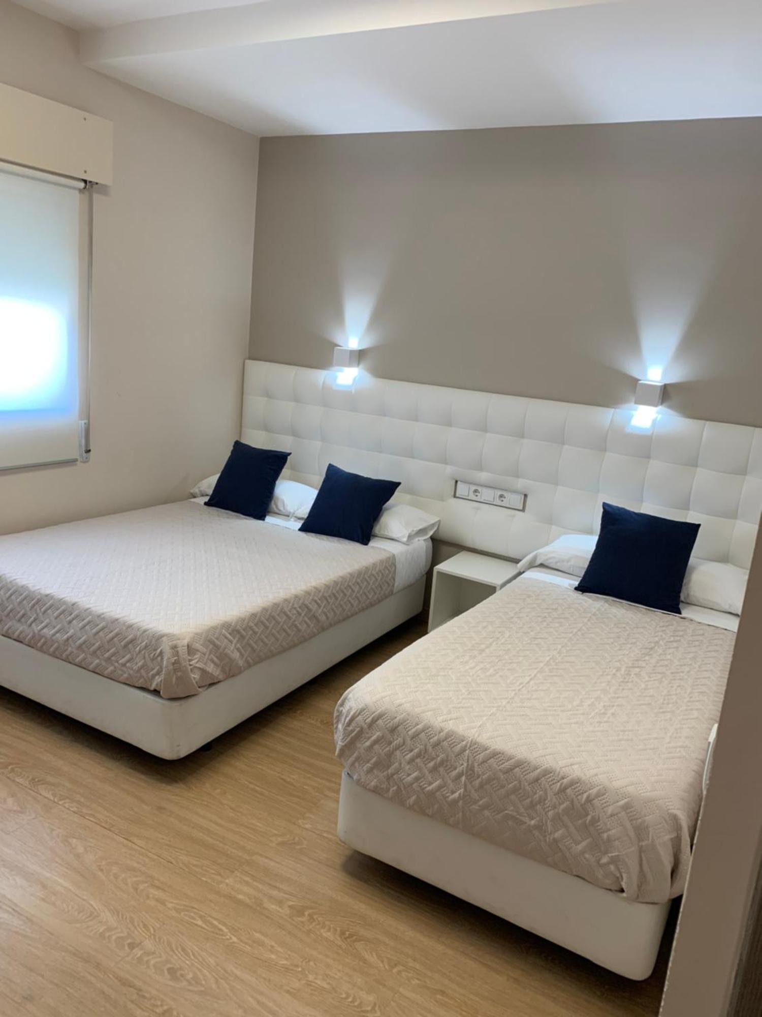 Hostal El Rocio Paracuellos de Jarama Luaran gambar