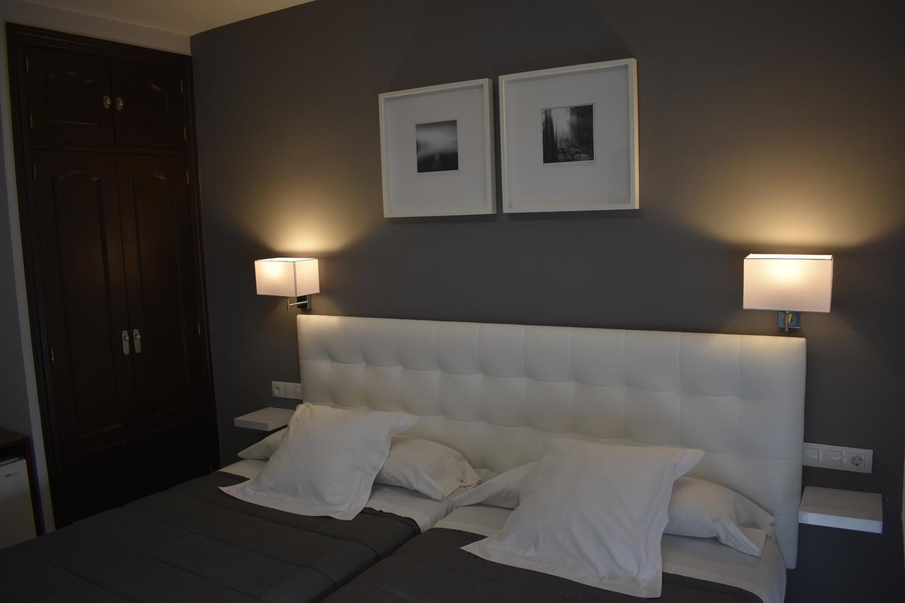 Hostal El Rocio Paracuellos de Jarama Luaran gambar
