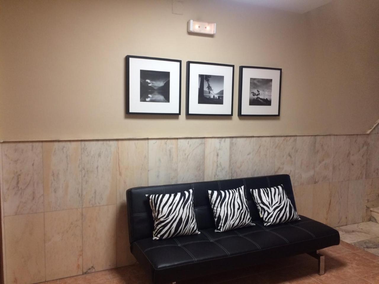 Hostal El Rocio Paracuellos de Jarama Luaran gambar