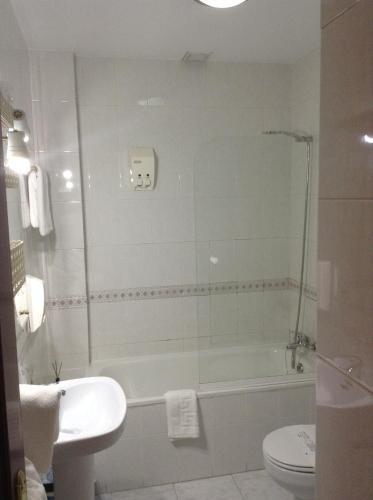 Hostal El Rocio Paracuellos de Jarama Luaran gambar